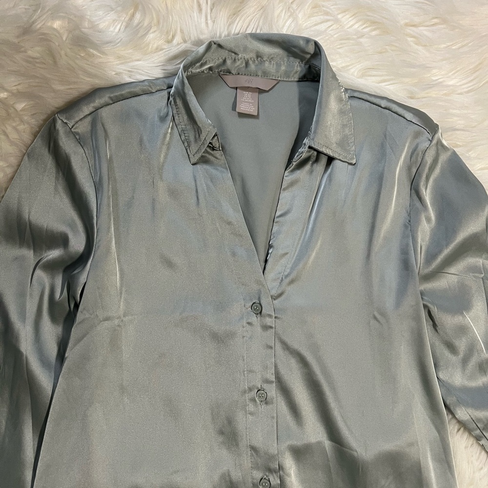 H&M Light Blue Satin Dress Shirt - Picture 3 of 6